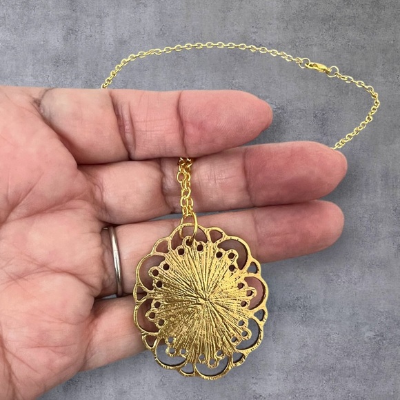 Large oval faux lapis pendant gold tone plus matching necklace - Picture 6 of 7